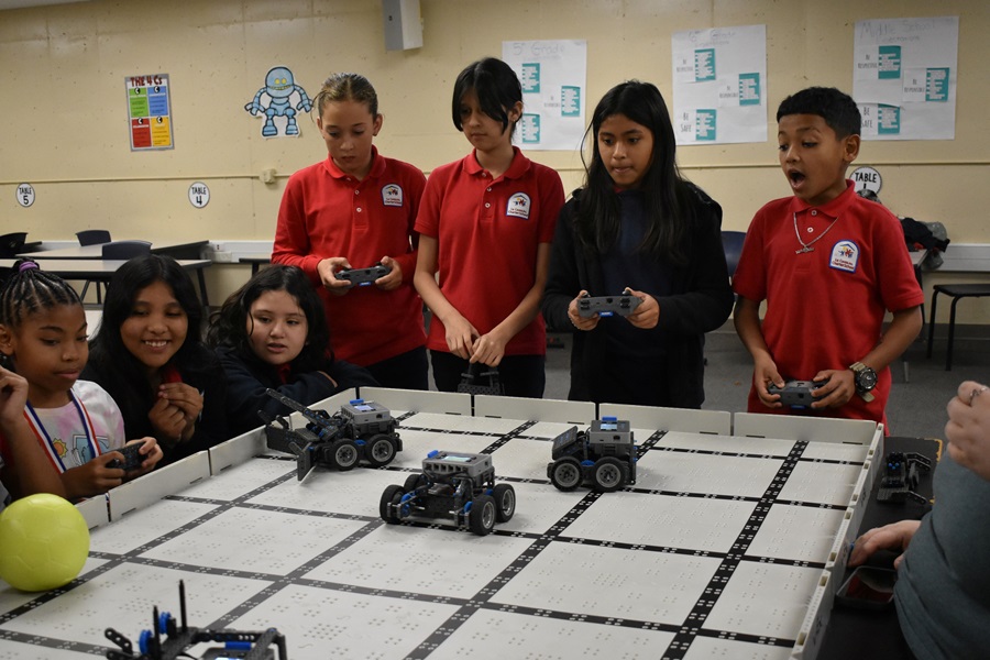 La Causa race robot cars